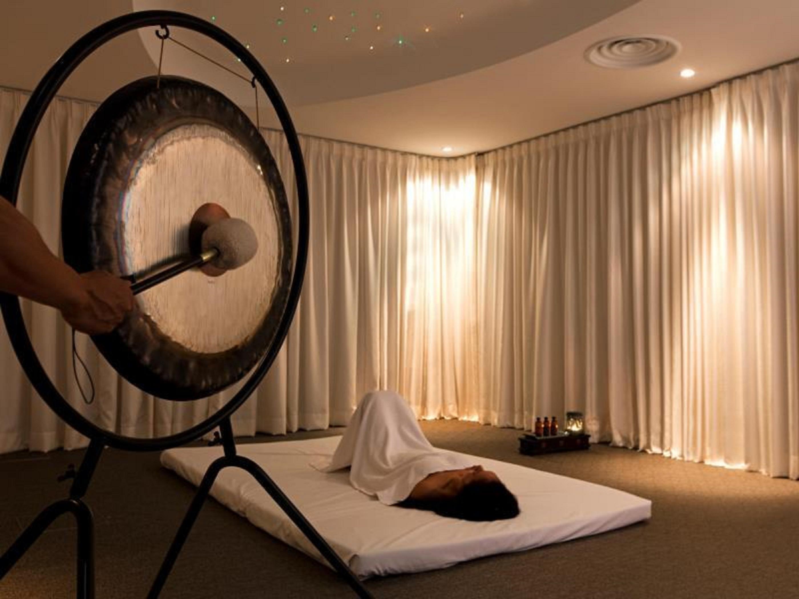 The Ritz-Carlton, Kuala Lumpur Hotell Exteriör bild Gong therapy