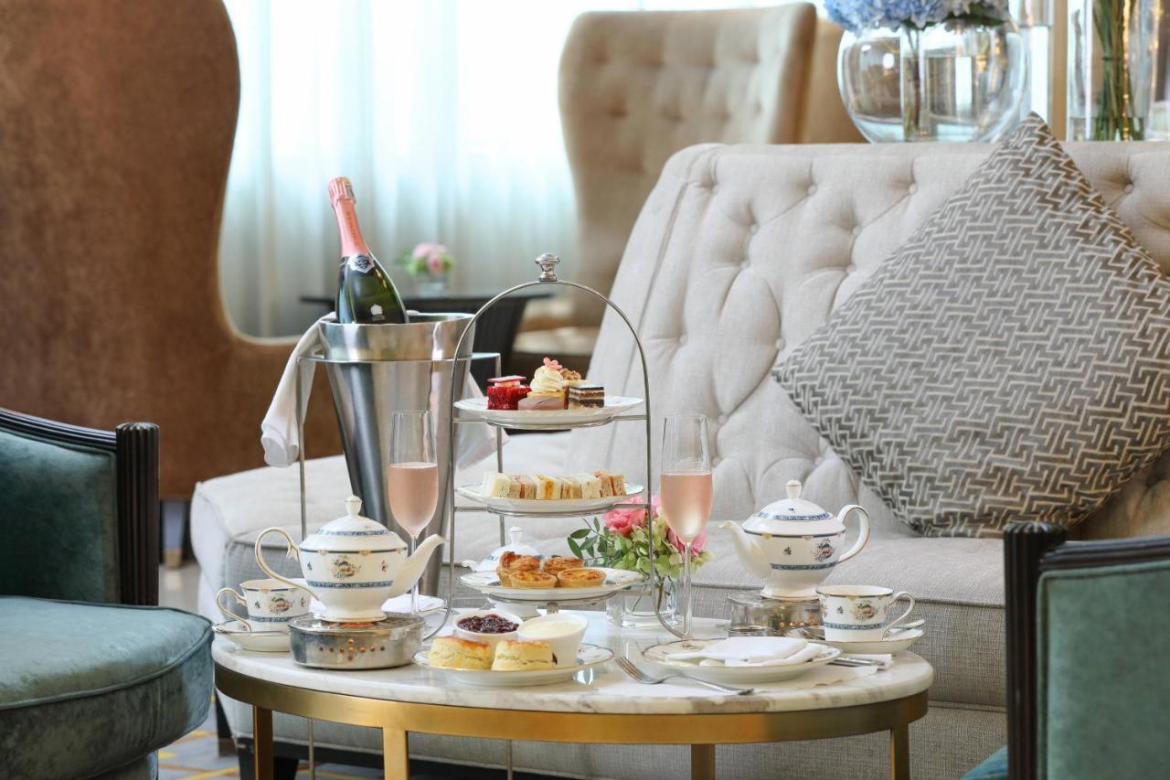 The Ritz-Carlton, Kuala Lumpur Hotell Exteriör bild Afternoon tea at the Mandarin Oriental, London