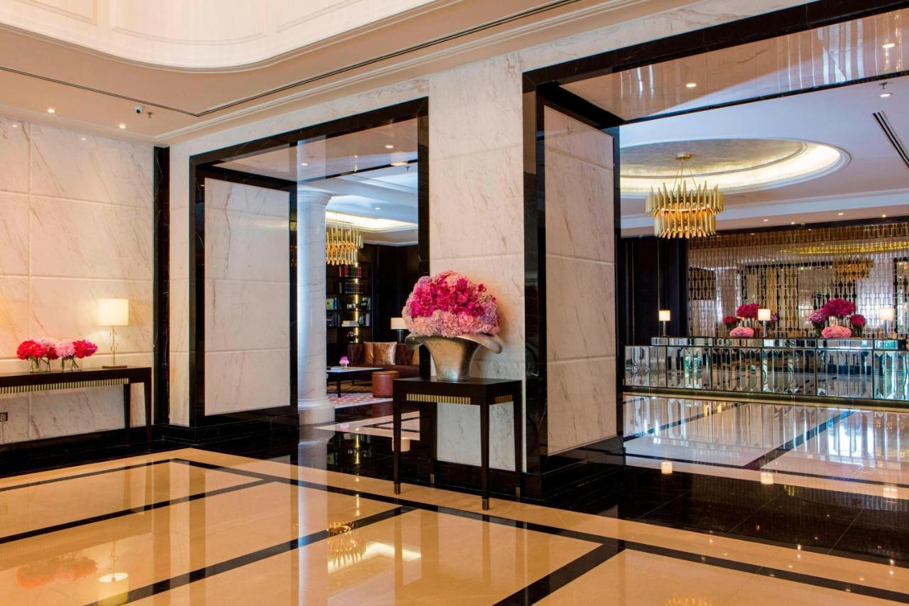 The Ritz-Carlton, Kuala Lumpur Hotell Exteriör bild The lobby of the hotel