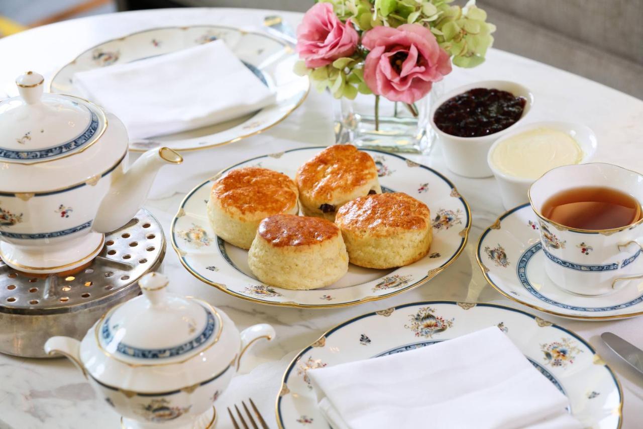 The Ritz-Carlton, Kuala Lumpur Hotell Exteriör bild Afternoon tea at the Ritz
