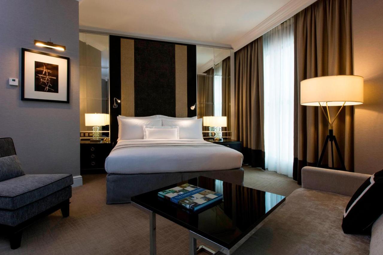 The Ritz-Carlton, Kuala Lumpur Hotell Exteriör bild A room at the Mandarin Oriental, Paris