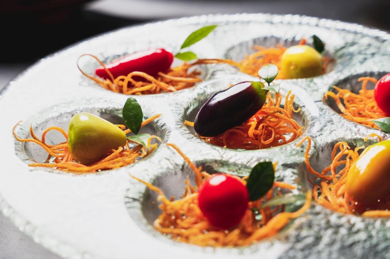 The Ritz-Carlton, Kuala Lumpur Hotell Exteriör bild Canapés