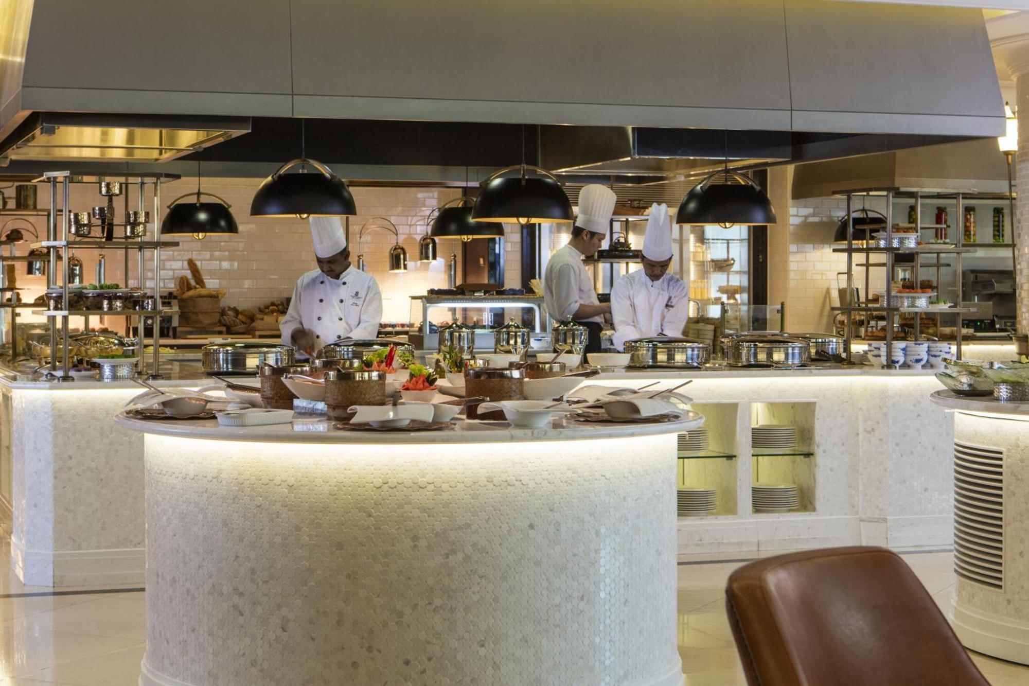 The Ritz-Carlton, Kuala Lumpur Hotell Exteriör bild The kitchen at the Emirates Lounge at Dubai International Airport