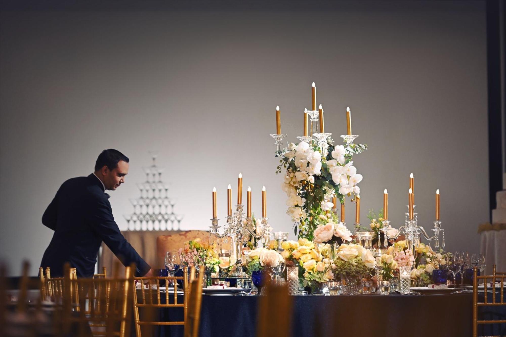 The Ritz-Carlton, Kuala Lumpur Hotell Exteriör bild A wedding planner at work