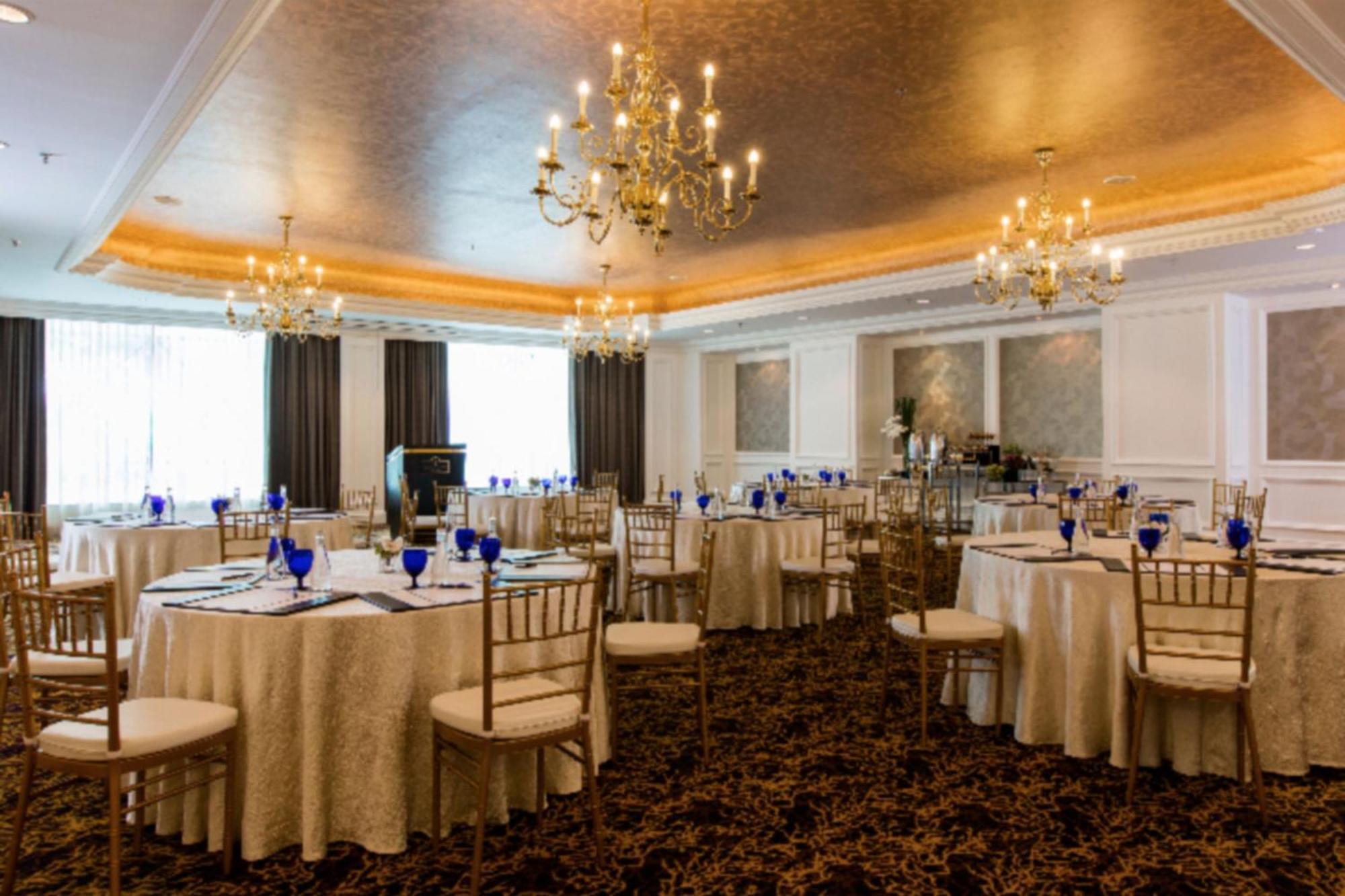 The Ritz-Carlton, Kuala Lumpur Hotell Exteriör bild The ballroom at the Manila Polo Club
