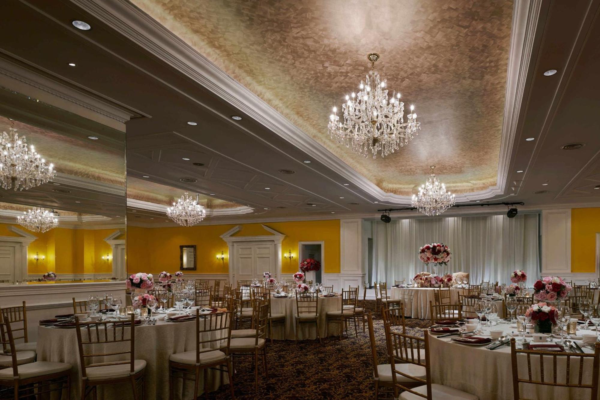 The Ritz-Carlton, Kuala Lumpur Hotell Exteriör bild The ballroom at the 2012 New York Society for Ethical Culture Gala