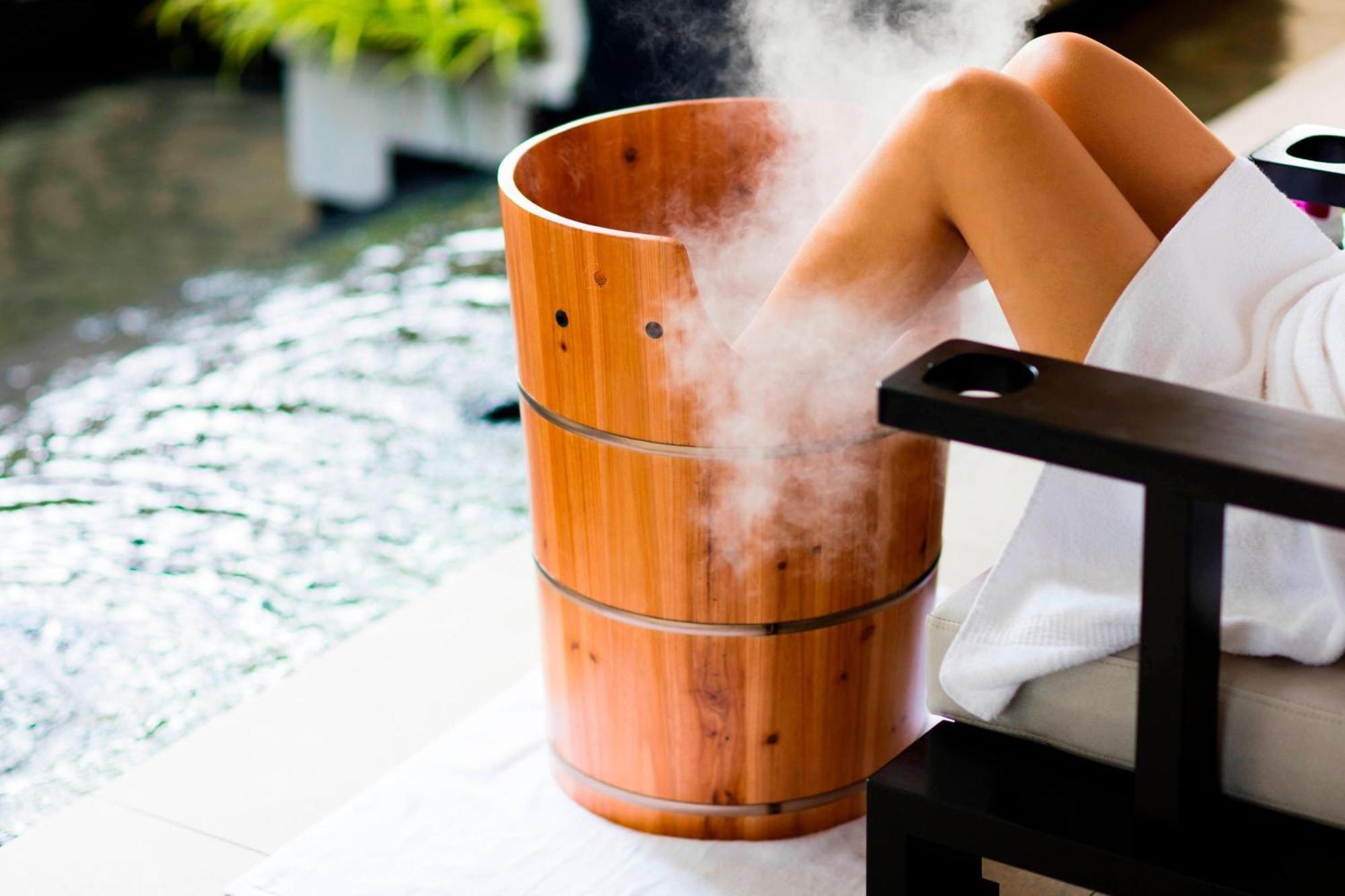 The Ritz-Carlton, Kuala Lumpur Hotell Exteriör bild A foot bath
