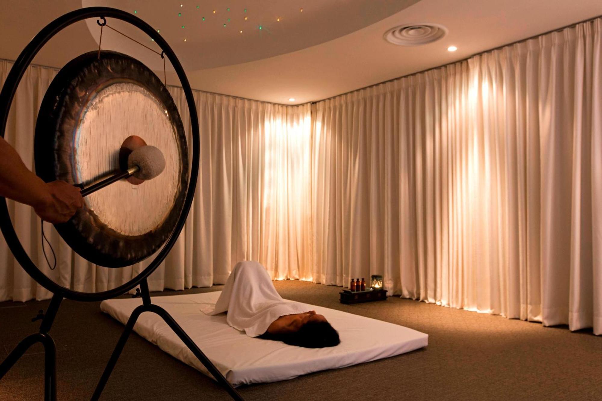 The Ritz-Carlton, Kuala Lumpur Hotell Exteriör bild Gong therapy