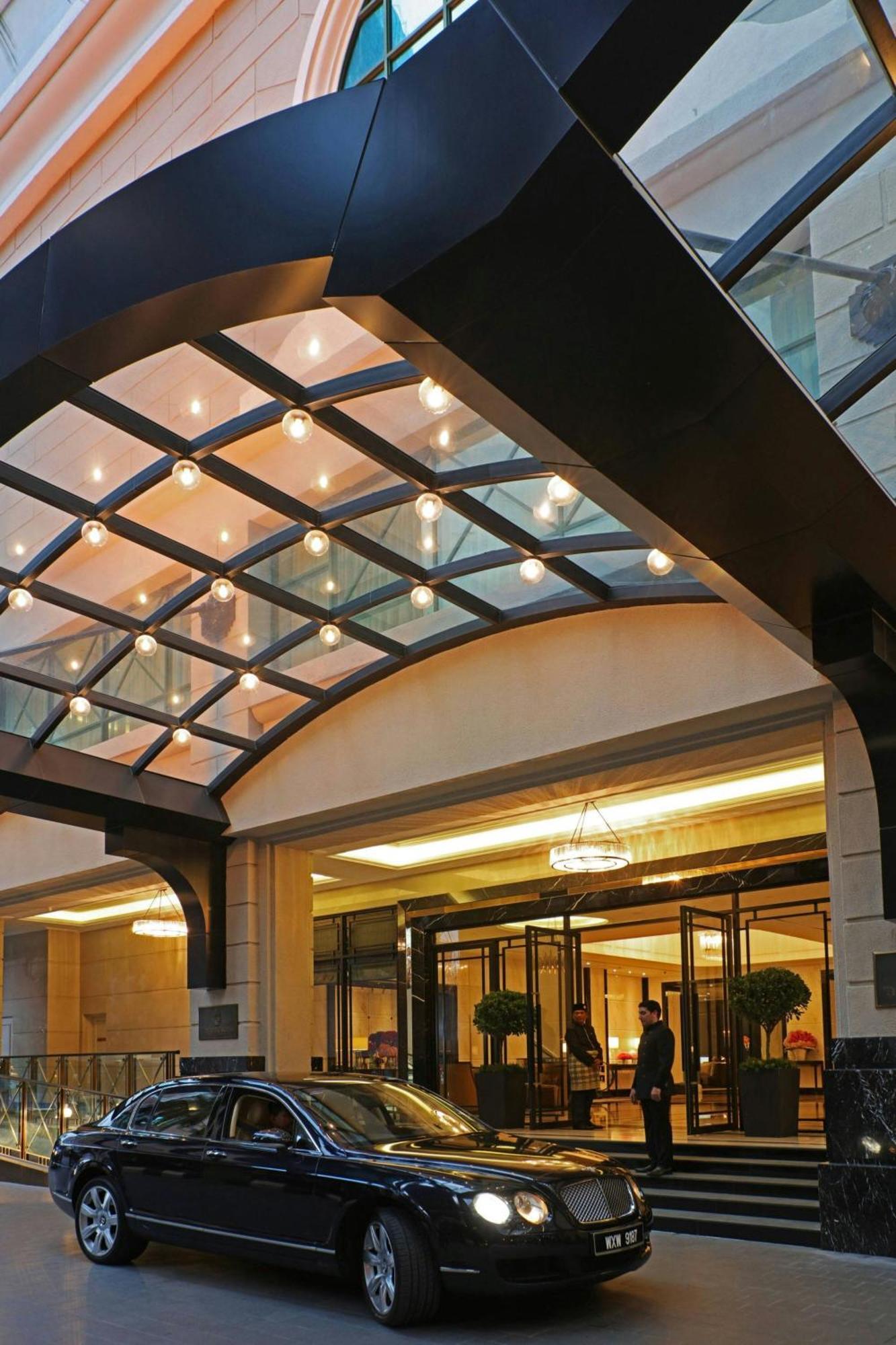 The Ritz-Carlton, Kuala Lumpur Hotell Exteriör bild The ceiling of the lobby