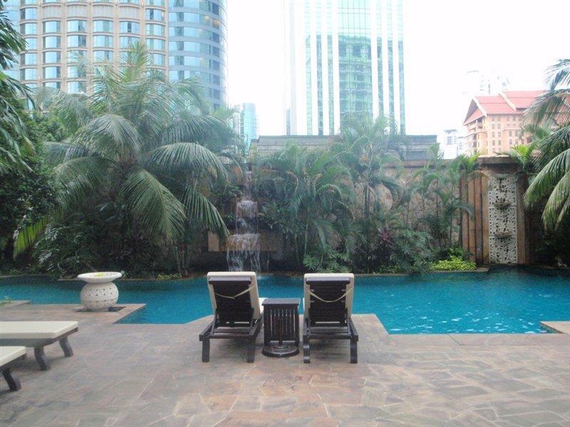 The Ritz-Carlton, Kuala Lumpur Hotell Exteriör bild The pool at the Shangri-La Hotel, Kuala Lumpur