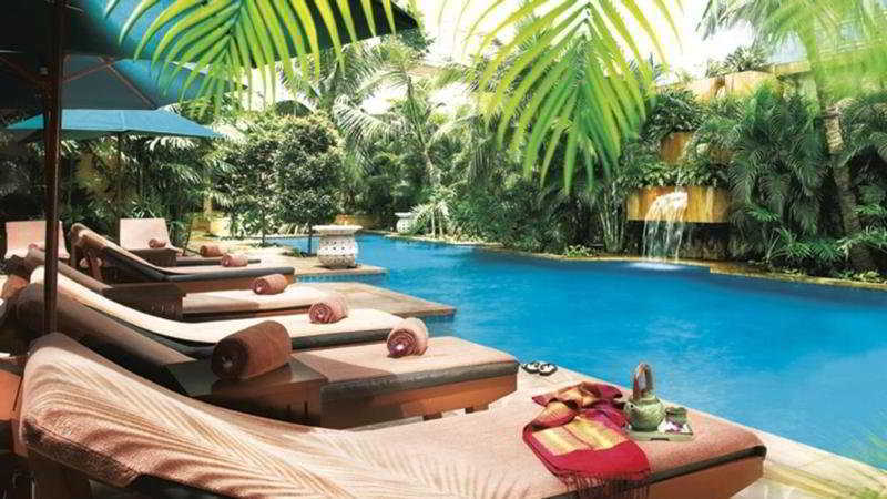 The Ritz-Carlton, Kuala Lumpur Hotell Exteriör bild The pool at the Bvlgari Spa